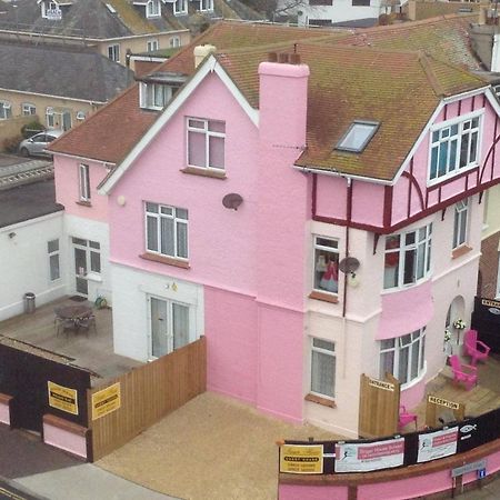 Pink House ,Opposite Beach ,Sleeps 6 , 2 Bedroom Ground Floor Self Contained Garden Flat , Private Entrance , Kitchen , Guaranteed Parking ,Wifi , Movies ,Bathroom ,Fridge , Microwave ,Bedroom 1, Double Bed & 2 Single Beds ,Bedroom 2 , Double Bed 佩恩顿 外观 照片