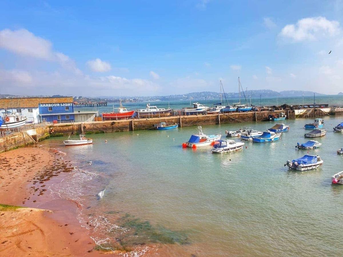 Pink House ,Opposite Beach ,Sleeps 6 , 2 Bedroom Ground Floor Self Contained Garden Flat , Private Entrance , Kitchen , Guaranteed Parking ,Wifi , Movies ,Bathroom ,Fridge , Microwave ,Bedroom 1, Double Bed & 2 Single Beds ,Bedroom 2 , Double Bed 佩恩顿 外观 照片
